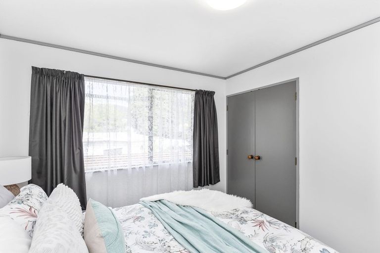 Photo of property in 1 Te Uruhi Grove, Paraparaumu, 5032