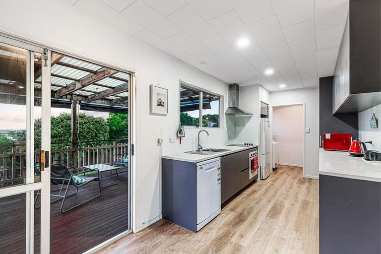 Photo of property in 12 Raelene Place, Massey, Auckland, 0614