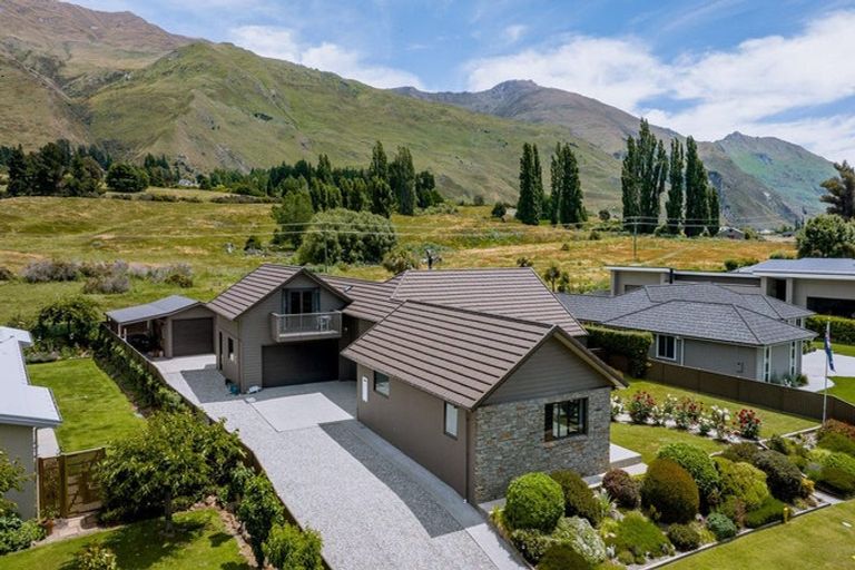Photo of property in 48 Kelliher Drive, Wanaka, 9305