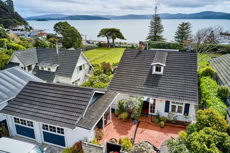 Photo of property in 5 Tui Road, Days Bay, Lower Hutt, 5013