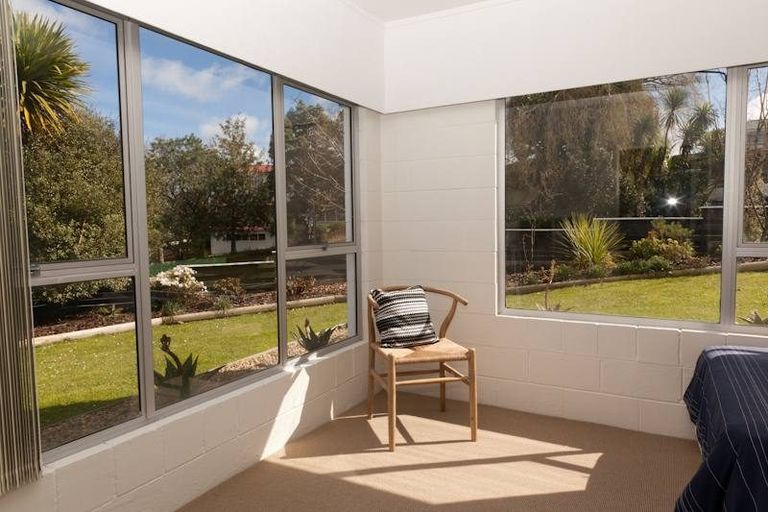 Photo of property in 1b South Pacific Place, Henderson, Auckland, 0612