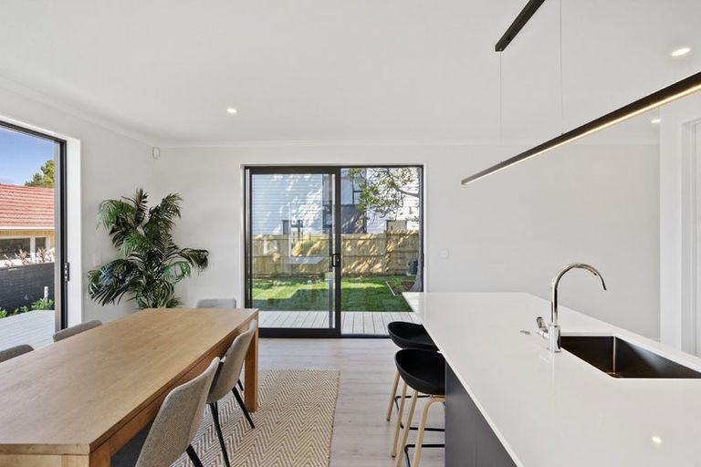 Photo of property in 32 Swanson Road, Henderson, Auckland, 0610