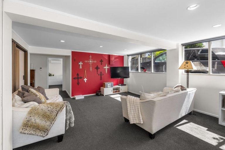 Photo of property in 107 Tiroroa Avenue, Te Atatu South, Auckland, 0610