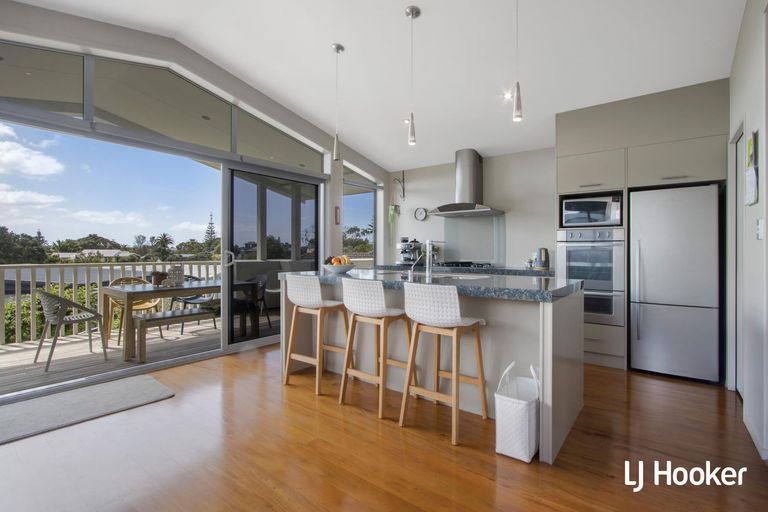 Photo of property in 28 Reo Crescent, Waihi Beach, 3611