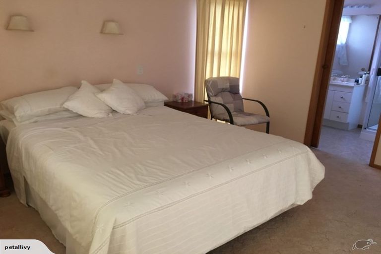 Photo of property in 32 Cochrane Avenue, Arkles Bay, Whangaparaoa, 0932