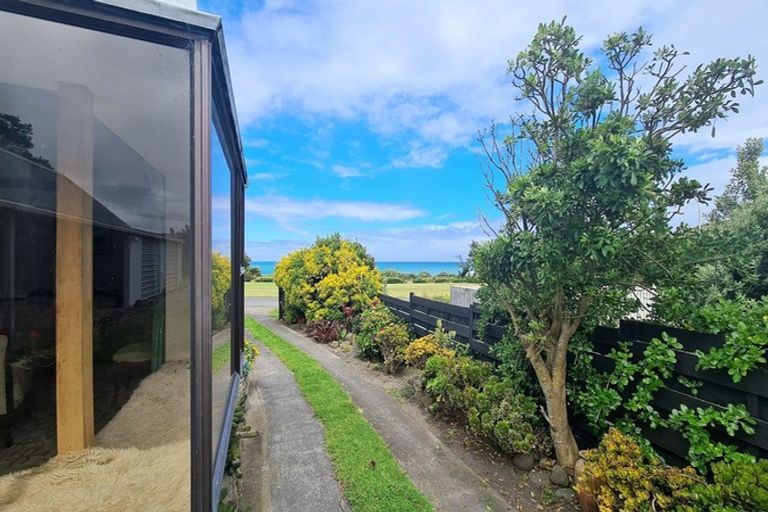 Photo of property in 6 Halse Place, Opunake, 4616