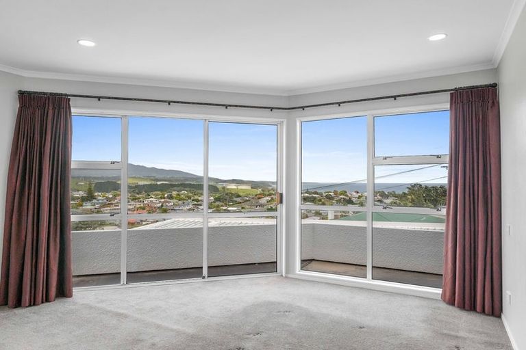 Photo of property in 2 Findlay Street, Moturoa, New Plymouth, 4310