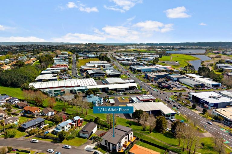 Photo of property in 14 Altair Place, Windsor Park, Auckland, 0632