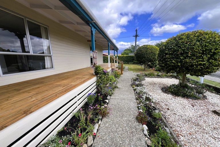 Photo of property in 128 Commercial Street, Takaka, 7110
