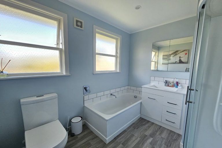 Photo of property in 96 Bracken Road, Paparangi, Wellington, 6037