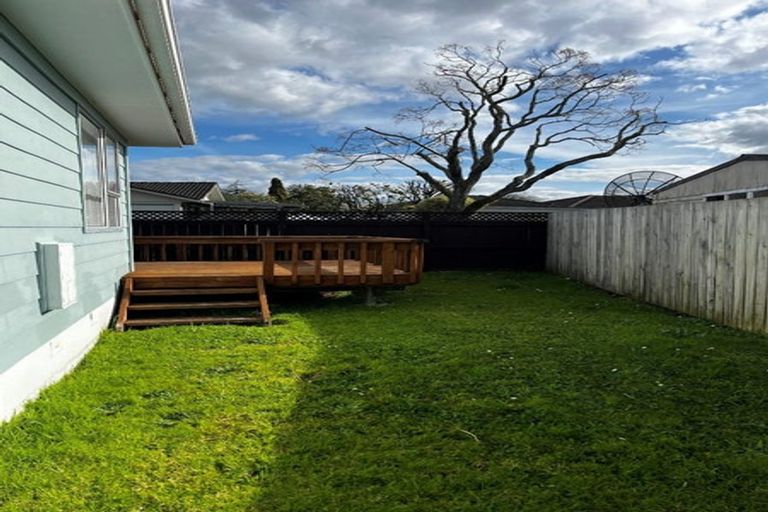 Photo of property in 1/34 Darren Crescent, Half Moon Bay, Auckland, 2012