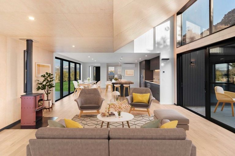 Photo of property in 10 Goldie Lane, Albert Town, Wanaka, 9305