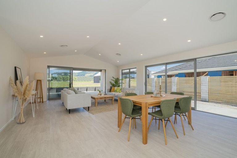 Photo of property in 22 Awatea Drive, Whitianga, 3510