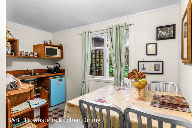 Photo of property in Saddlery Cottage, 3245 Paparoa-oakleigh Road, Paparoa, 0571