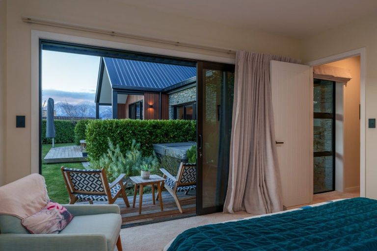 Photo of property in 5 Bull Ridge, Wanaka, 9305