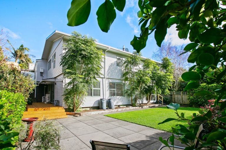 Photo of property in 83a Mangorei Road, Strandon, New Plymouth, 4312