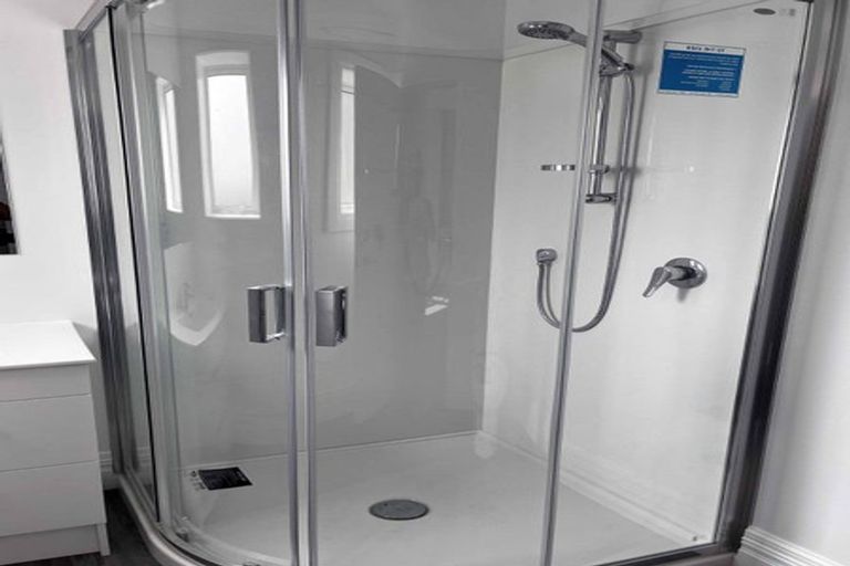 Photo of property in 7 Rixon Grove, Mount Victoria, Wellington, 6011