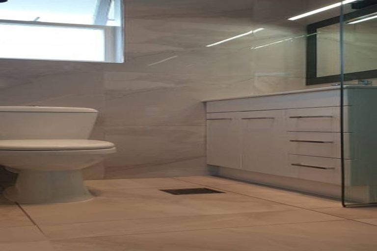 Photo of property in 2/24 Dale Crescent, Pakuranga, Auckland, 2010