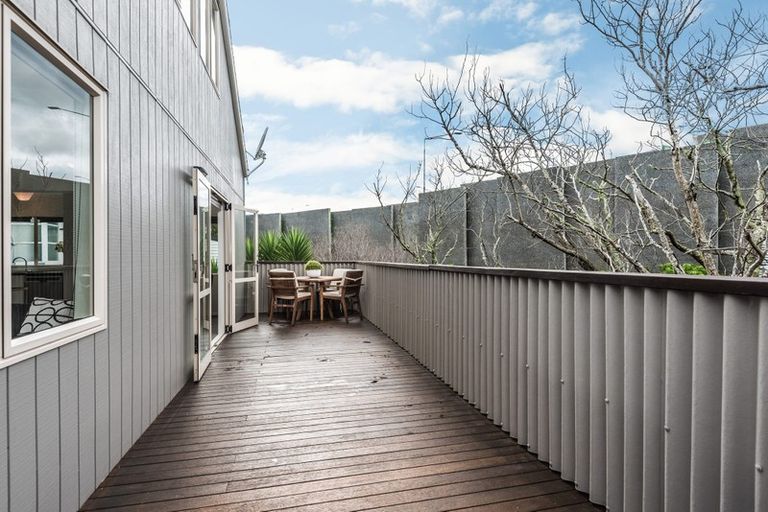 Photo of property in 1042a Great North Road, Point Chevalier, Auckland, 1022