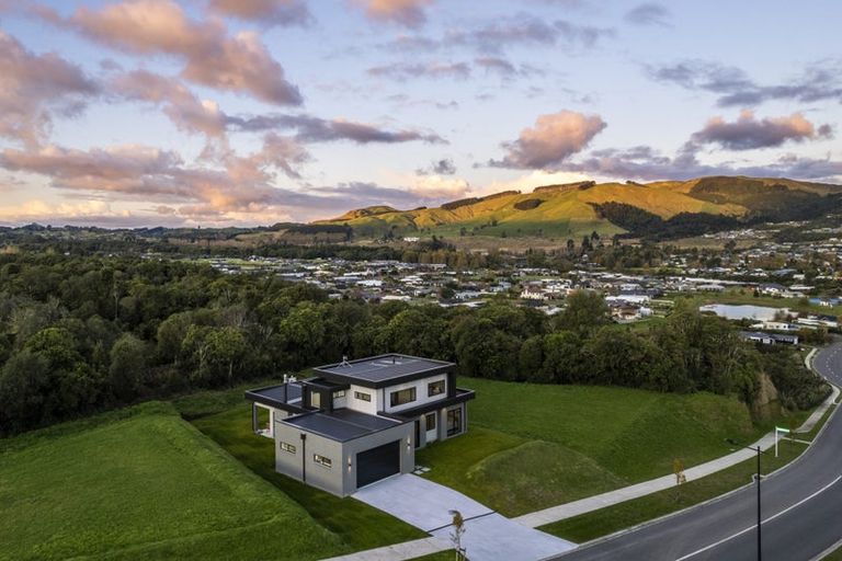 Photo of property in 32 Okaia Drive, Kinloch, Taupo, 3377