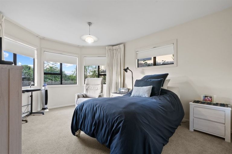 Photo of property in 2/12 Santa Monica Place, Goodwood Heights, Auckland, 2105