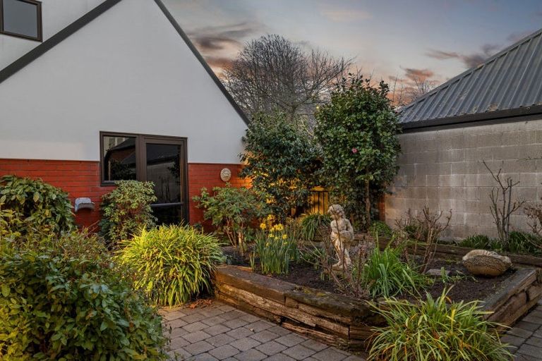 Photo of property in 20 Snowdon Road, Fendalton, Christchurch, 8052