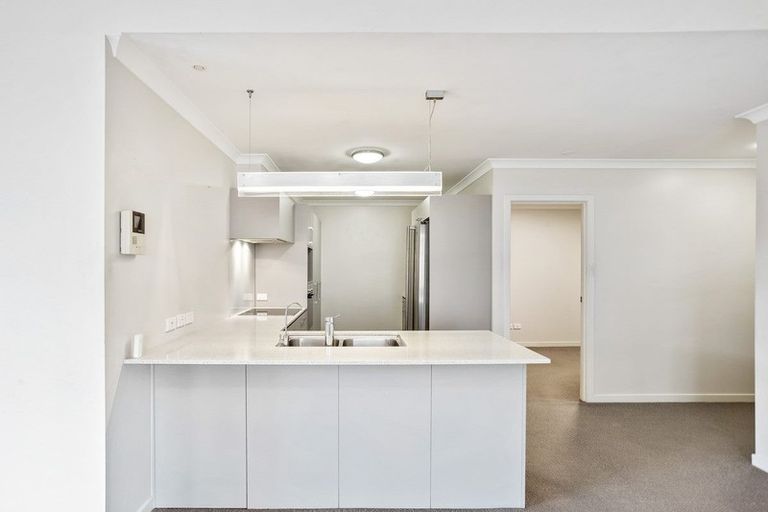 Photo of property in 15 Parkside Drive, Orewa, 0931