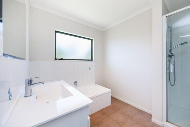 Photo of property in 24 Lydia Place, Kelvin Grove, Palmerston North, 4414