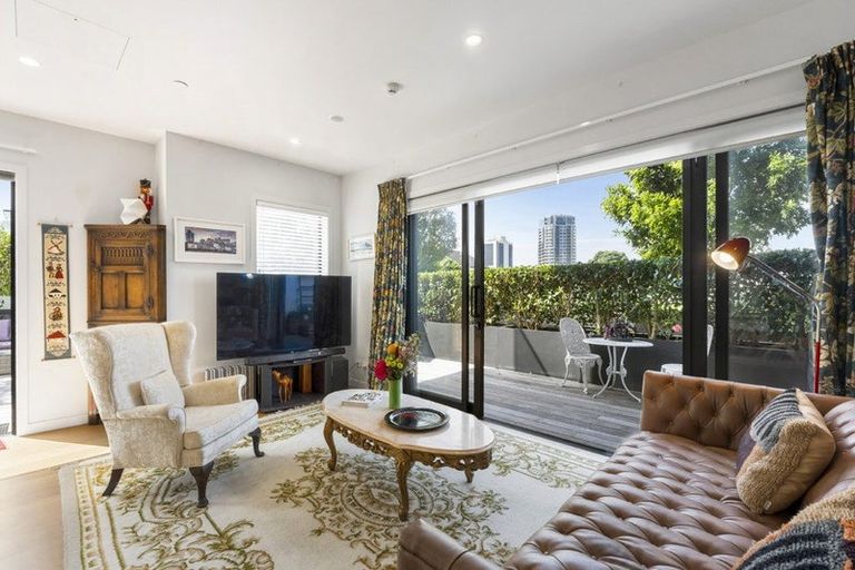 Photo of property in Frank Sargeson Apts, 4/80g Anzac Street, Takapuna, Auckland, 0622