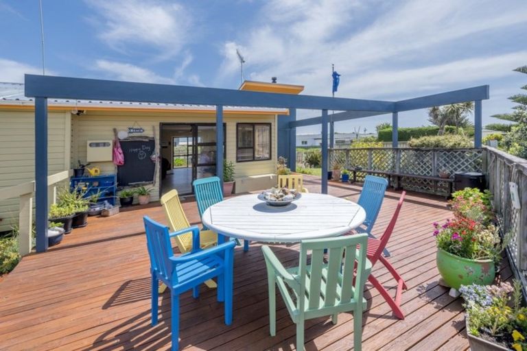 Photo of property in 35 Te Kiri Street, Himatangi Beach, Foxton, 4891