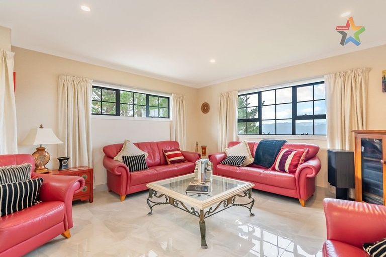 Photo of property in 44 Arahiwi Grove, Tirohanga, Lower Hutt, 5010