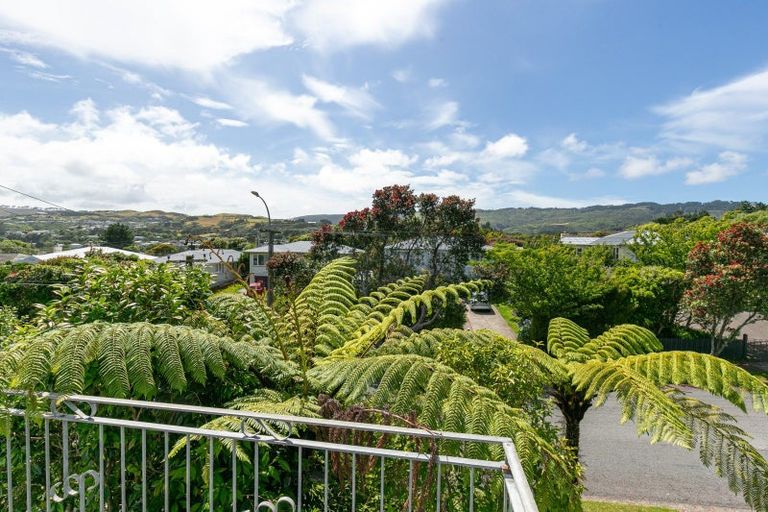 Photo of property in 72 Redwood Avenue, Tawa, Wellington, 5028