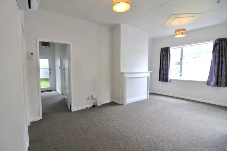 Photo of property in 18 Tamar Street, Island Bay, Wellington, 6023