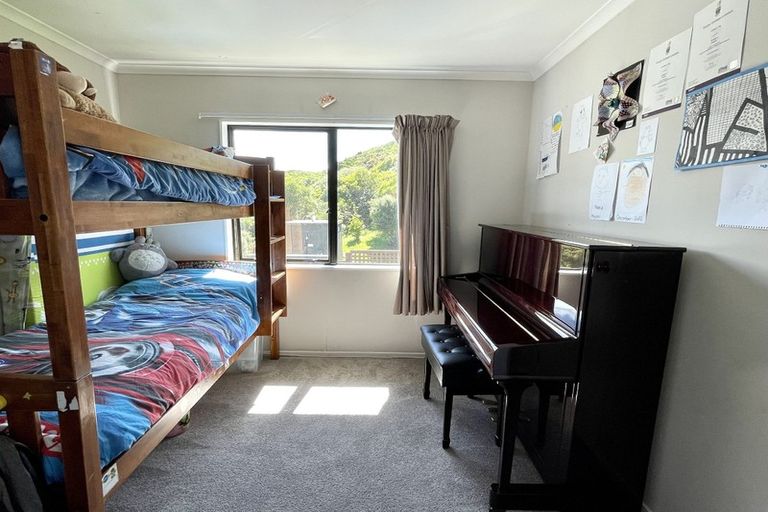 Photo of property in 100 Frobisher Street, Island Bay, Wellington, 6023