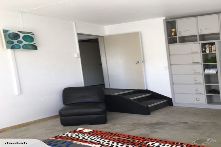 Photo of property in 2/8 Dianthus Place, Browns Bay, Auckland, 0630