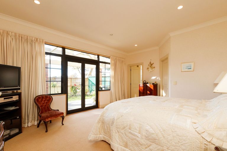 Photo of property in 7 Heritage Place, Terrace End, Palmerston North, 4410