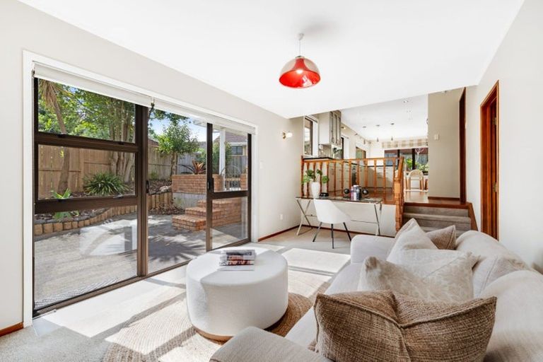 Photo of property in 19 Cornelian Crescent, Half Moon Bay, Auckland, 2012