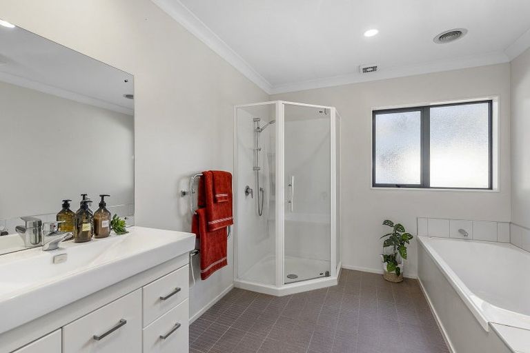 Photo of property in 4 Edington Grove, Churton Park, Wellington, 6037