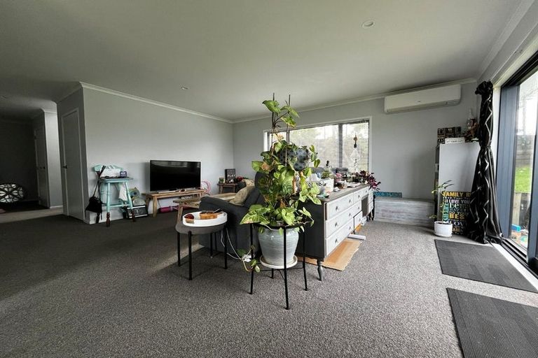 Photo of property in 2 Kahu Close, Orewa, 0931