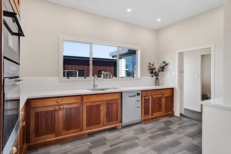 Photo of property in 39 Maire Street, Inglewood, 4330