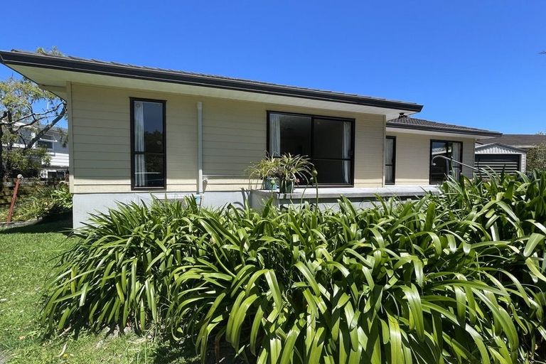 Photo of property in 111b Rosario Crescent, Red Beach, 0932