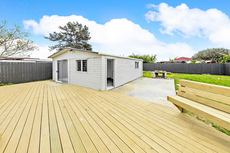 Photo of property in 7 Fairey Place, Mangere, Auckland, 2022