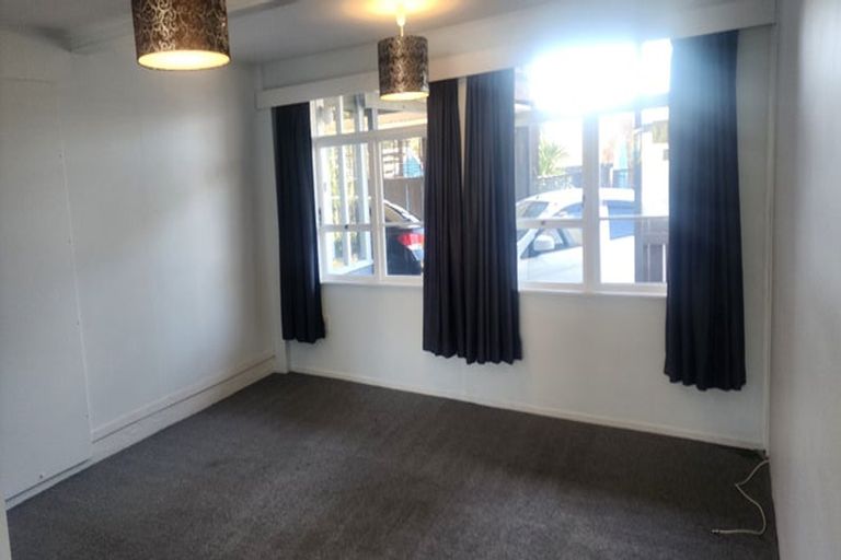 Photo of property in 175 Beach Haven Road, Beach Haven, Auckland, 0626