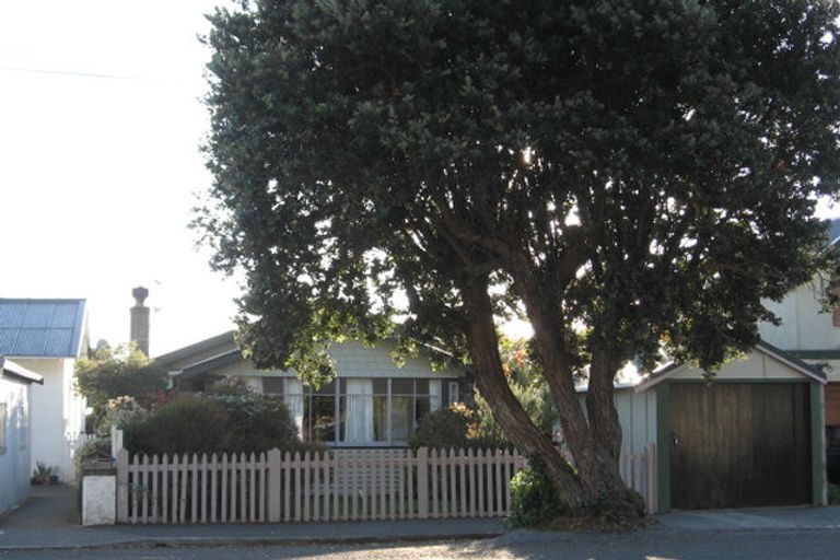 Photo of property in 36 Oroua Street, Eastbourne, Lower Hutt, 5013