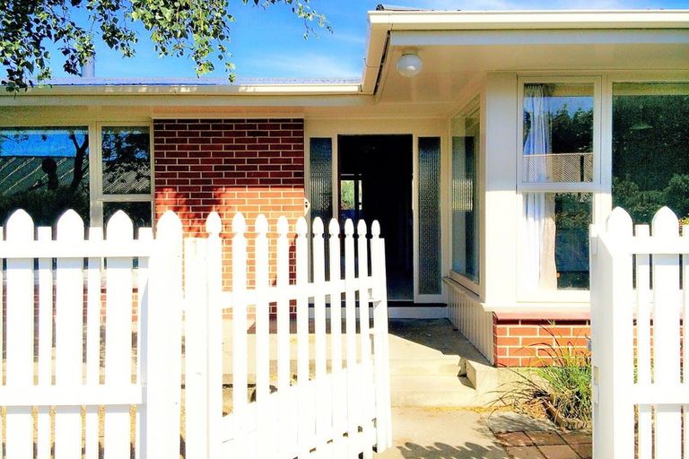 Photo of property in 87 Memorial Avenue, Ilam, Christchurch, 8053