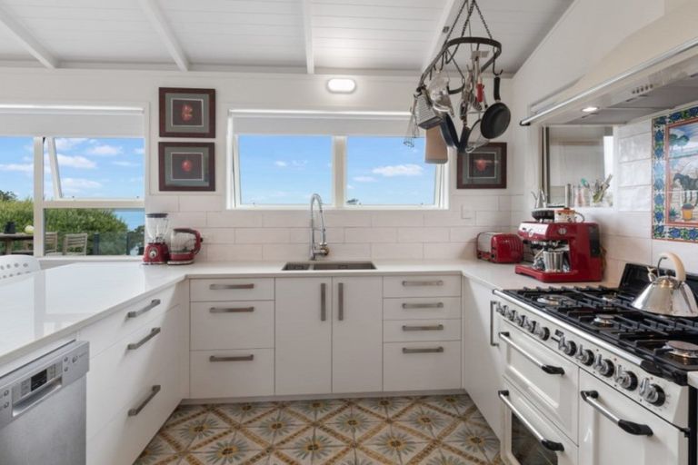 Photo of property in 6 Buckleton Road, Tawharanui Peninsula, Matakana, 0986