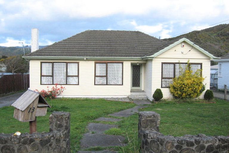 Photo of property in 13 Lees Grove, Wainuiomata, Lower Hutt, 5014