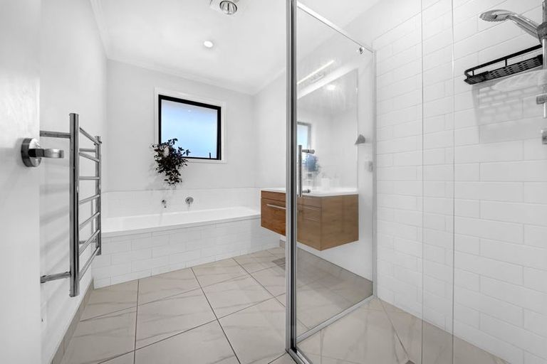 Photo of property in 10 Pipi Crescent, Tuakau, 2121