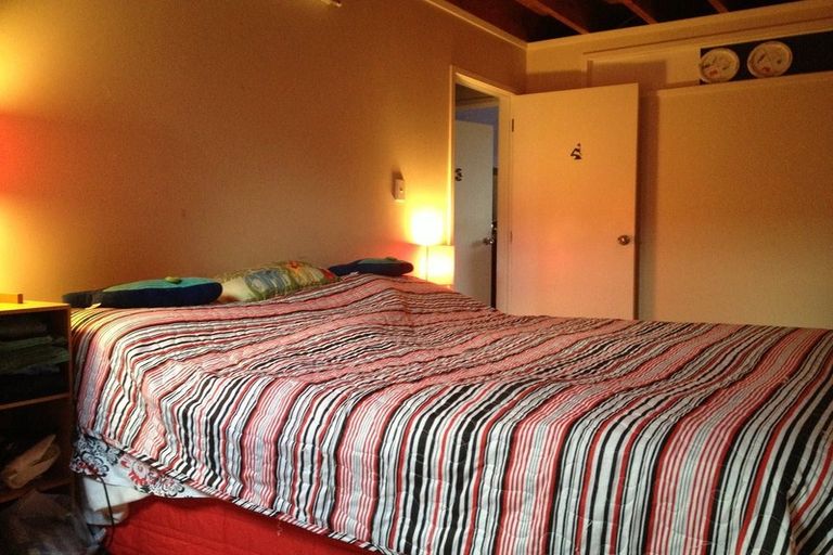 Photo of property in 1/50 Onewa Road, Northcote Point, Auckland, 0627