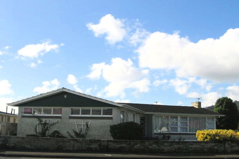 Photo of property in 30 Holyoake Crescent, Avalon, Lower Hutt, 5011